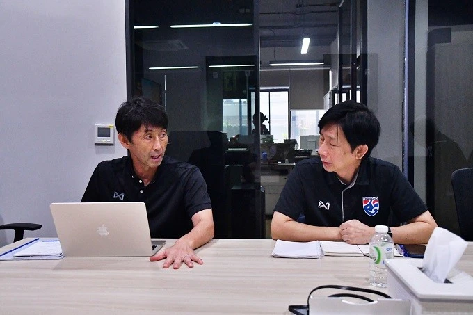 HLV Ishii trong buổi làm việc sáng 21/10 với FAT