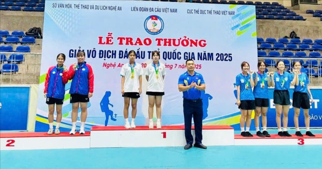 Đội tuyển Đá cầu Lào Cai giành Huy chương Vàng nội dung đôi nữ lứa tuổi 20-21. hcv.jpg