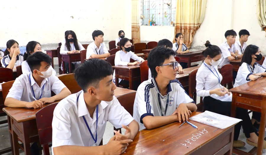 Thí sinh tham dự Kỳ thi tốt nghiệp THPT năm 2025 tại Cà Mau. Thí sinh tham dự Kỳ thi tốt nghiệp THPT năm 2025 tại Cà Mau.