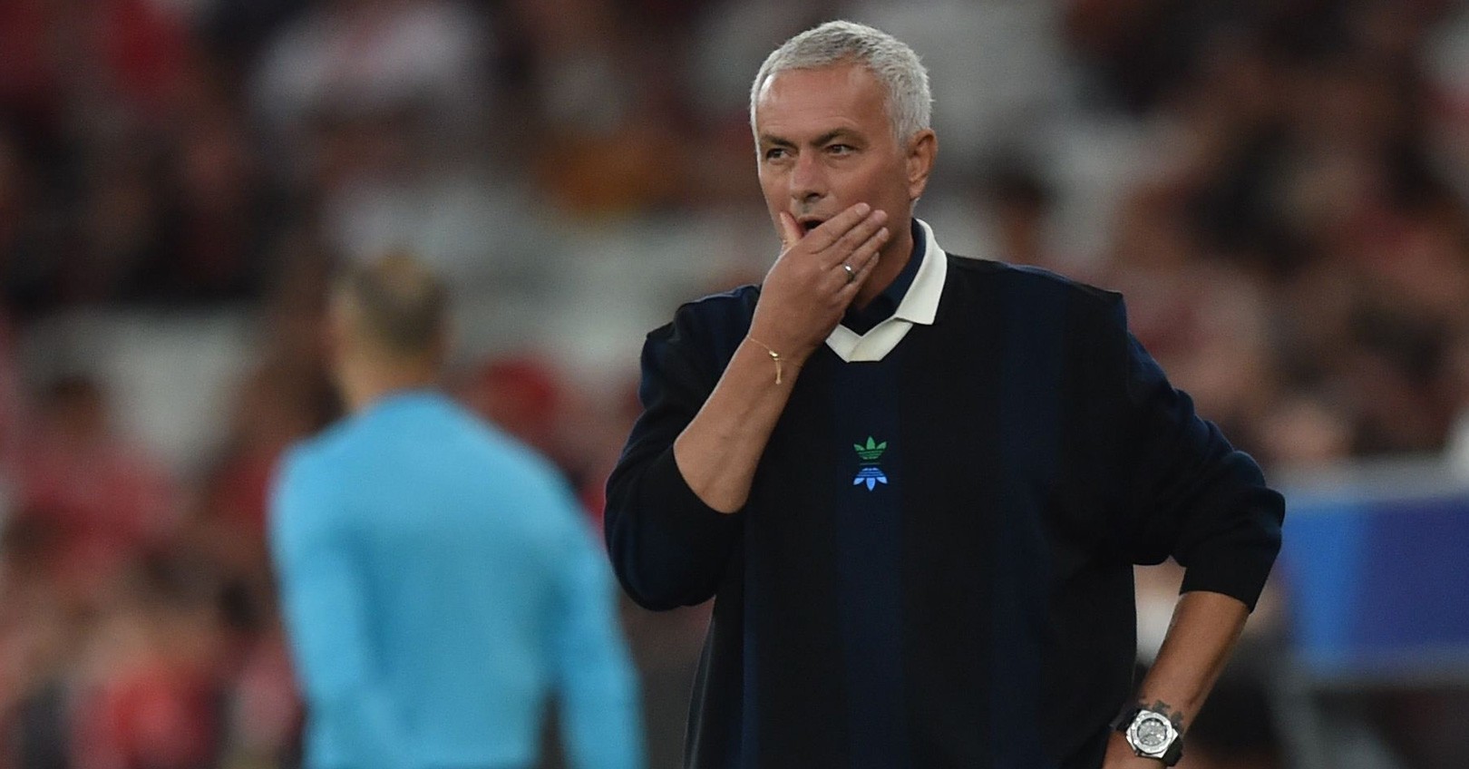 Giá cổ phiếu Fenerbahce tăng mạnh khi sa thải Mourinho. mourinho.jpg
