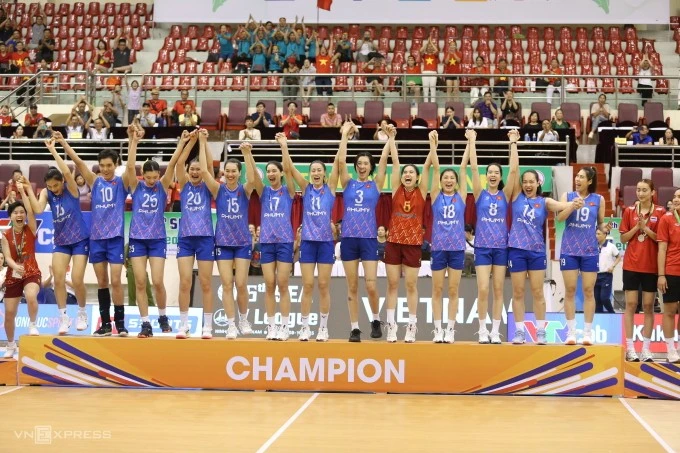 Việt Nam thắng Thái Lan 3-2 để vô địch chặng hai giải bóng chuyền nữ SEA V-League 2025, tại nhà thi đấu tỉnh Ninh Bình, ngày 10/8/2025.