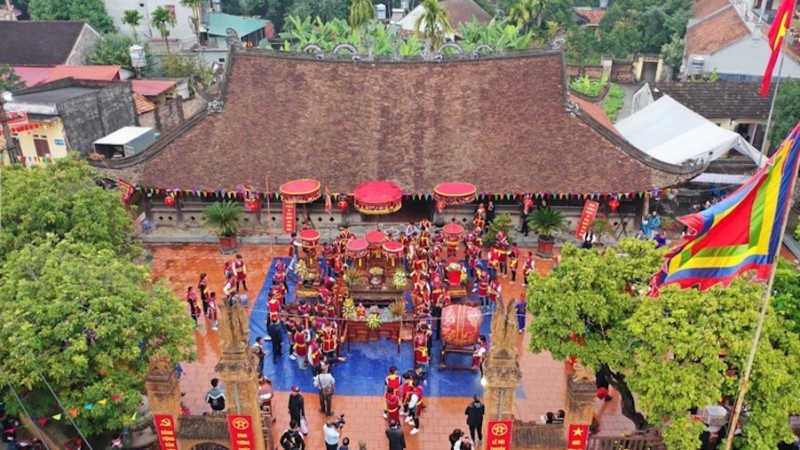 Khách du lịch đến với Di tích quốc gia đặc biệt đình Tường Phiêu (xã Phúc Thọ, Hà Nội). dulich31-10.jpg