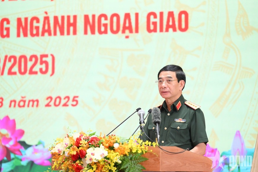 Đại tướng Phan Văn Giang phát biểu tại buổi gặp mặt. Đại tướng Phan Văn Giang phát biểu tại buổi gặp mặt.