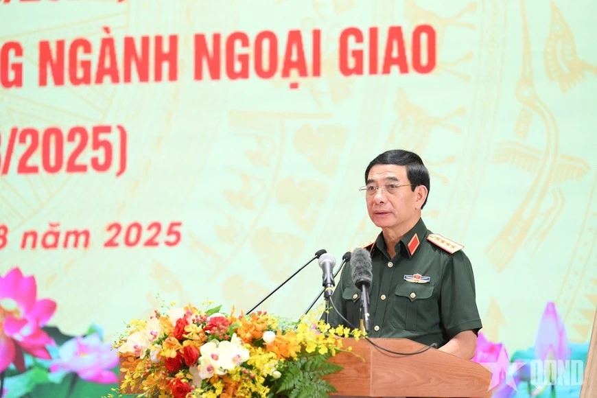 Đại tướng Phan Văn Giang phát biểu tại buổi gặp mặt.