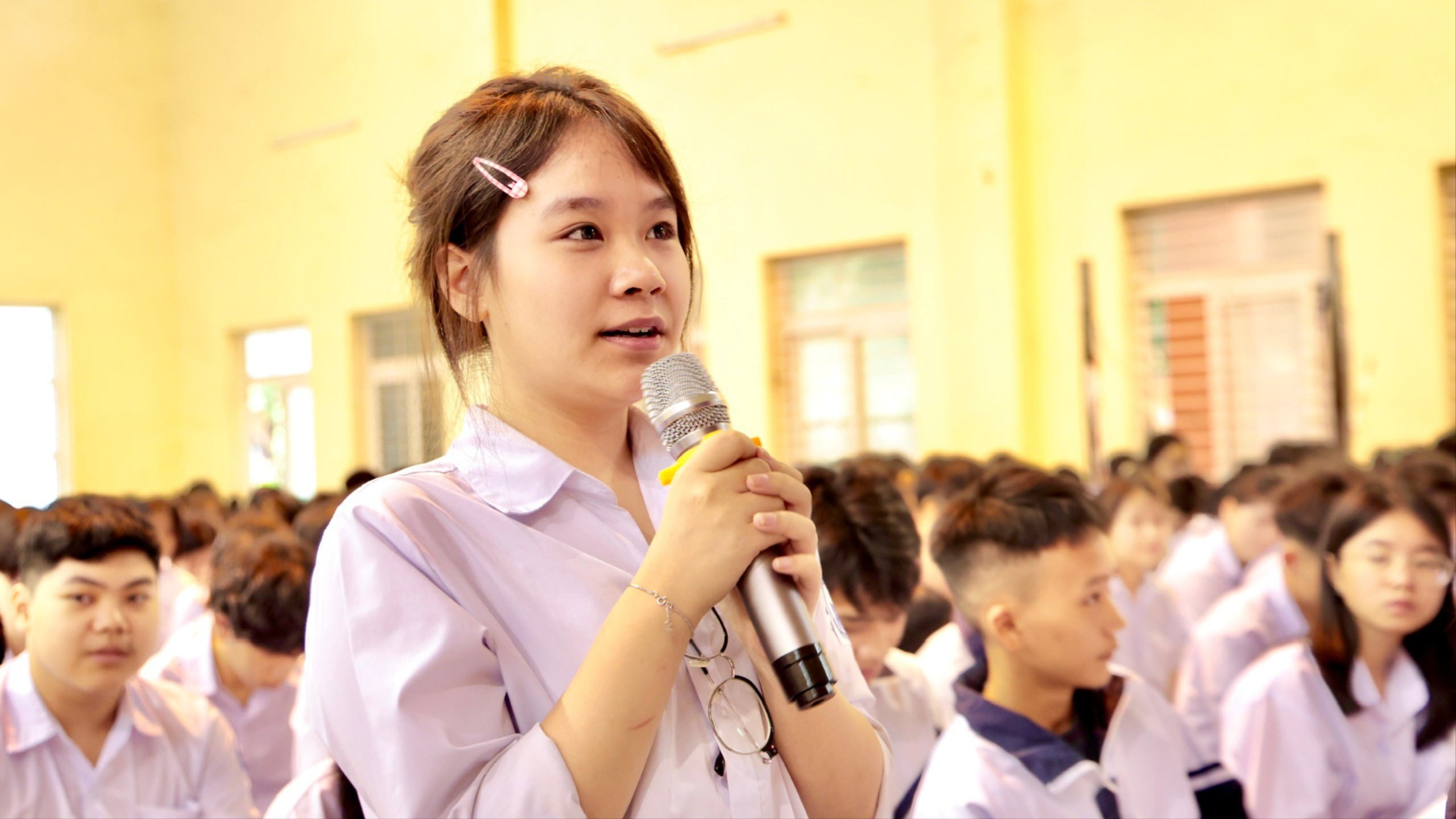 Học sinh tham gia giao lưu, trả lời câu hỏi. 26-8atgt2-8052.jpg