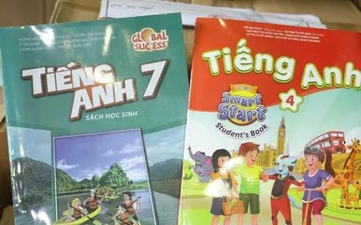 Một số sách giả do các đối tượng sản xuất. sachgia.jpg