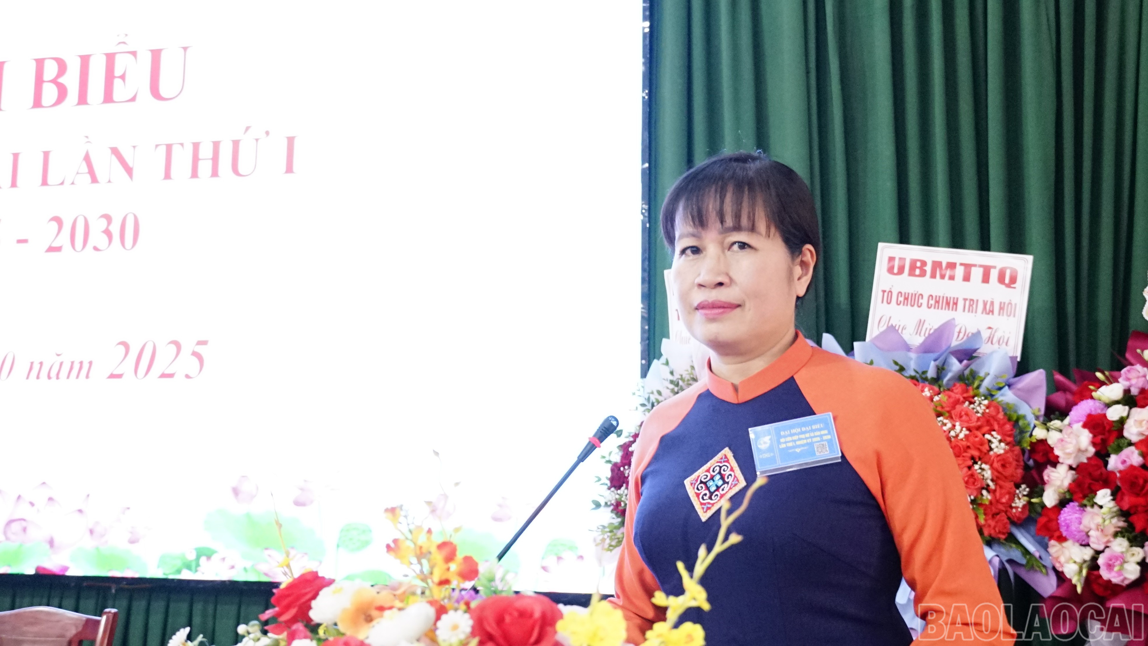 Đồng chí Đinh Minh Hà - Chủ tịch Hội Liên hiệp Phụ nữ tỉnh phát biểu tại đại hội. baolaocai-br_dsc3416.jpg