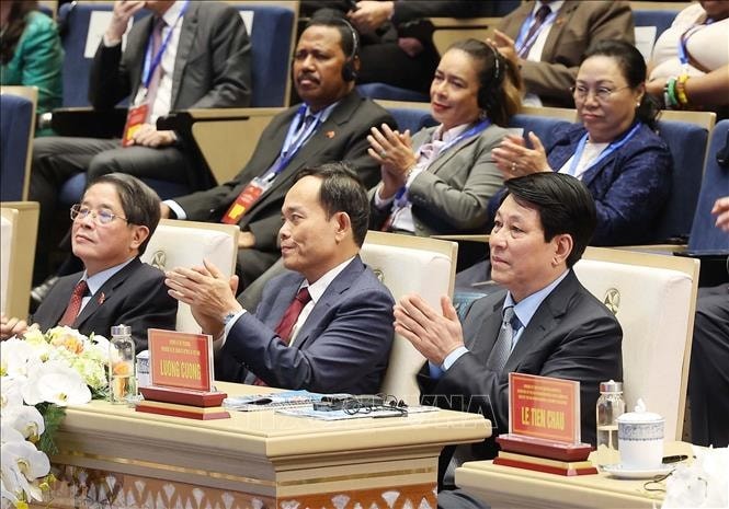 Chủ tịch nước Lương Cường và các đại biểu dự Hội nghị xúc tiến đầu tư “Hải Phòng - điểm đến chiến lược của kỷ nguyên mới”. Chủ tịch nước Lương Cường và các đại biểu dự Hội nghị xúc tiến đầu tư “Hải Phòng - điểm đến chiến lược của kỷ nguyên mới”.