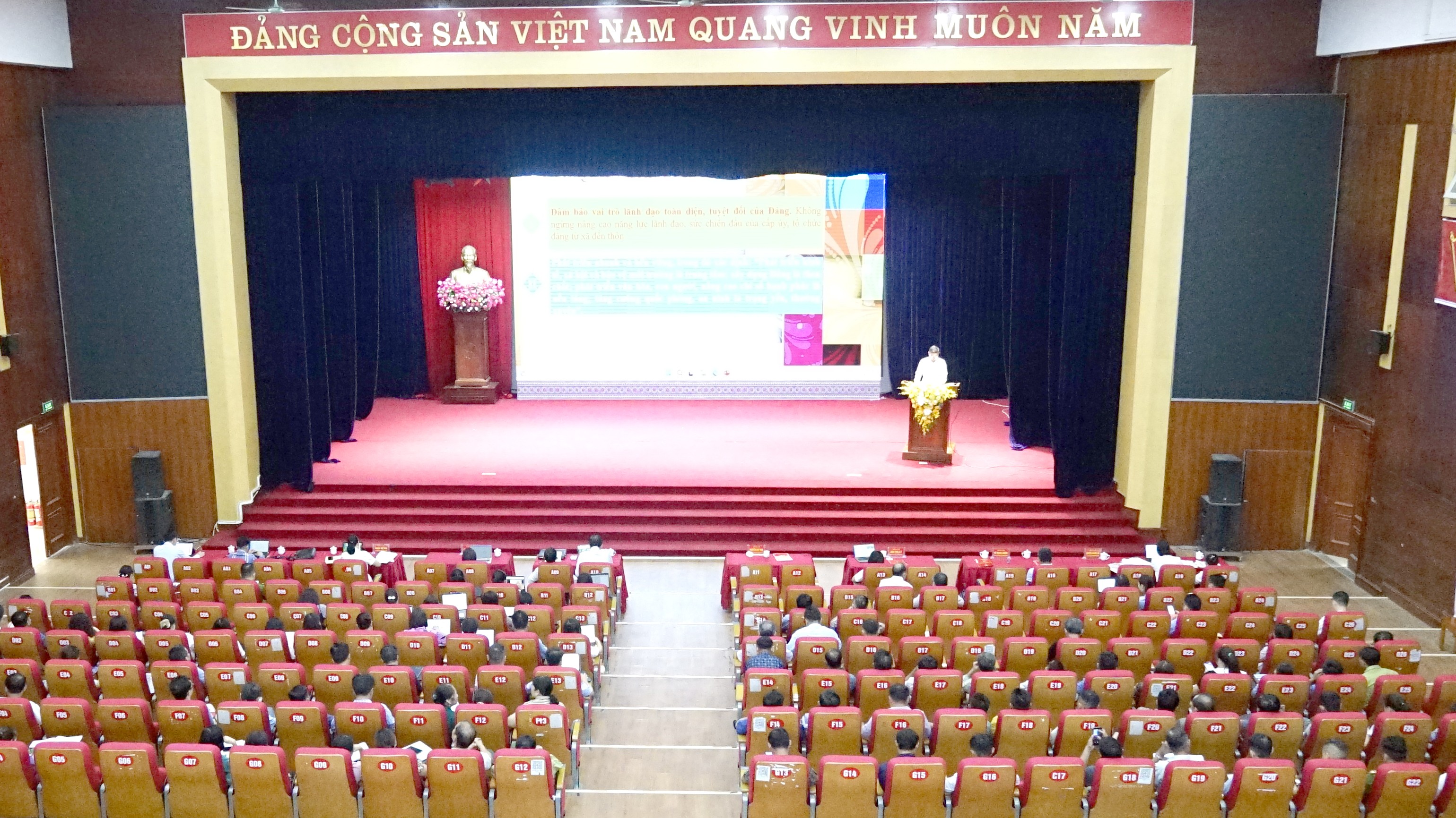 Quang cảnh Hội nghị 26-8bh1.jpg