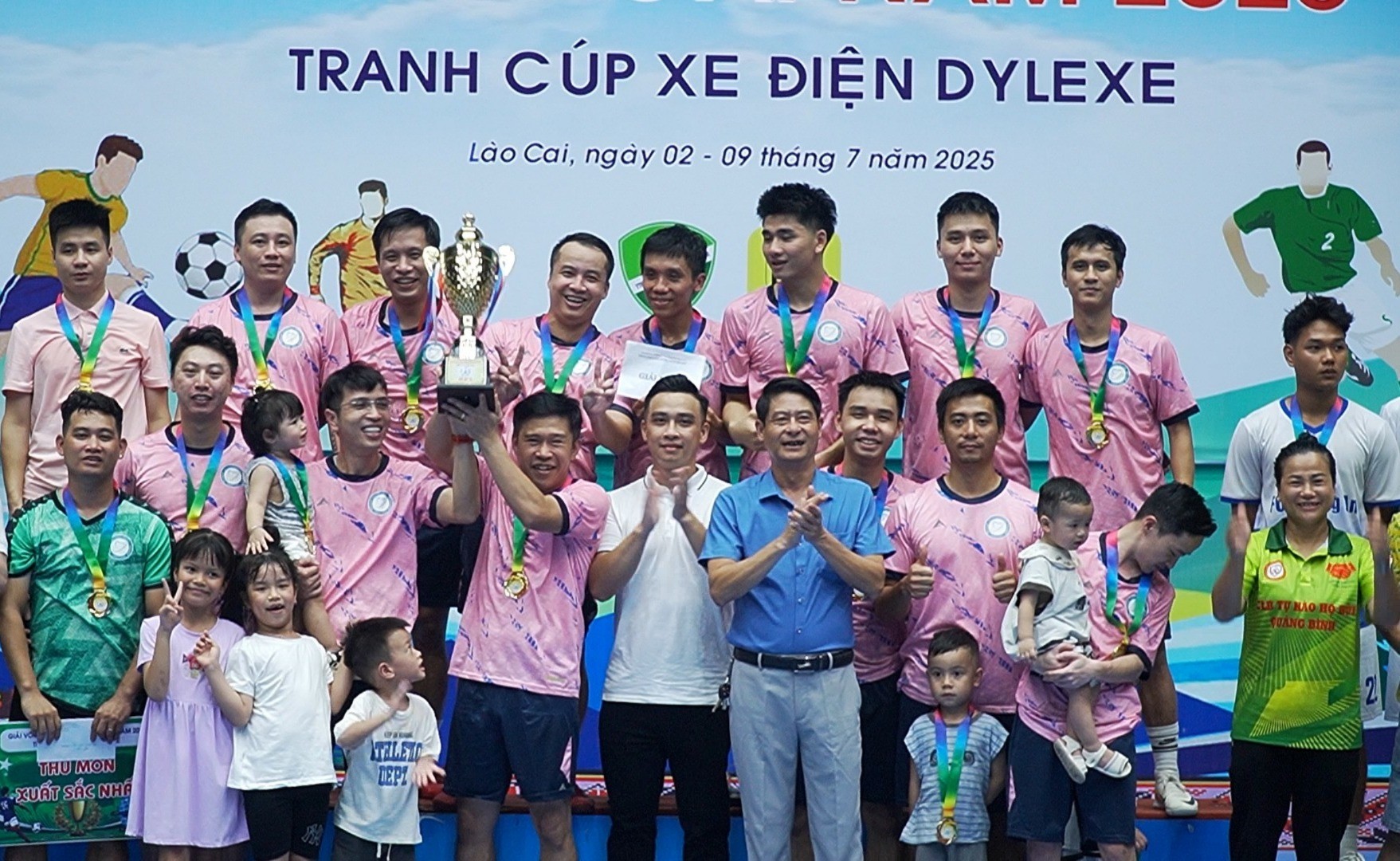 Câu lạc bộ Tùng Anh giành Cup vô địch Giải Futsal tỉnh Lào Cai năm 2025. dung-gi-cung-dc00-41-42-06still205.jpg