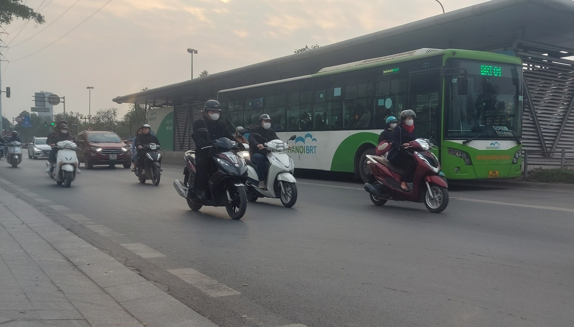 Hà Nội rét về đêm và sáng, nhiệt độ thấp nhất 17-18 độ C.