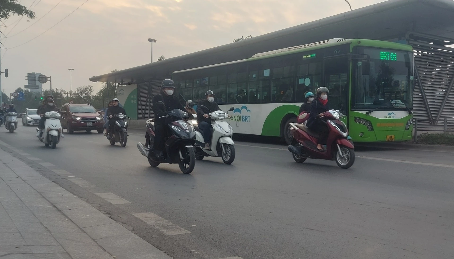 Hà Nội rét về đêm và sáng, nhiệt độ thấp nhất 17-18 độ C.