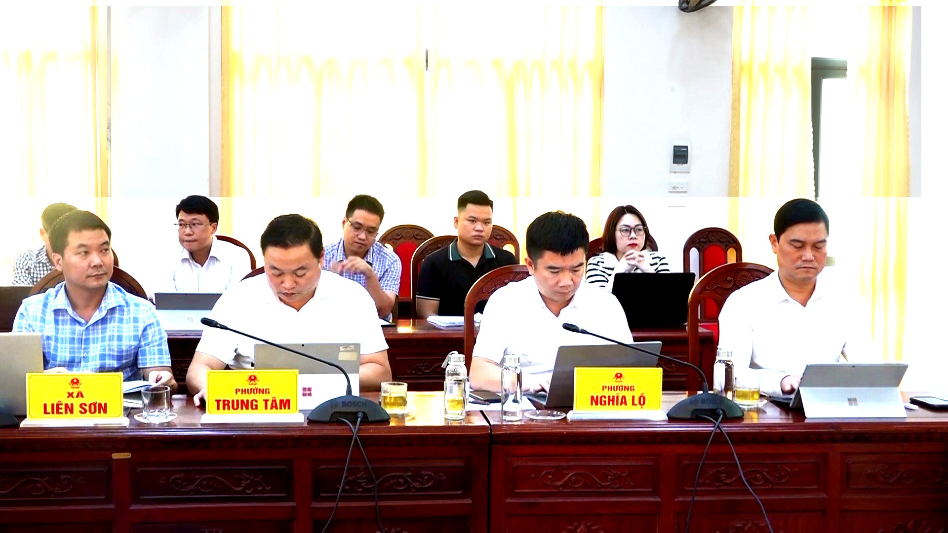 Đại diện các xã, phường tại buổi làm việc. daibieu.png