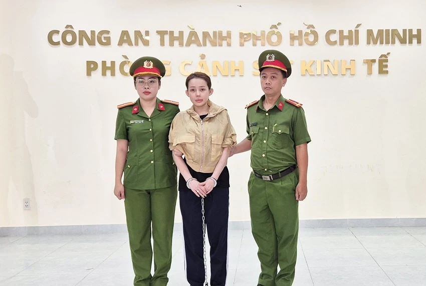 Võ Thị Ngọc Hân (DJ Ngân 98) bị khởi tố, bắt tạm giam về tội “Sản xuất, buôn bán hàng giả là thực phẩm”. Ảnh: Do cơ quan công an cung cấp