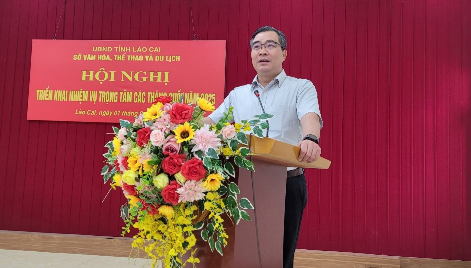 同省文化スポーツ観光局長ノン・ヴィエット・イエン同志が会議で演説した。 1c-5378.jpg