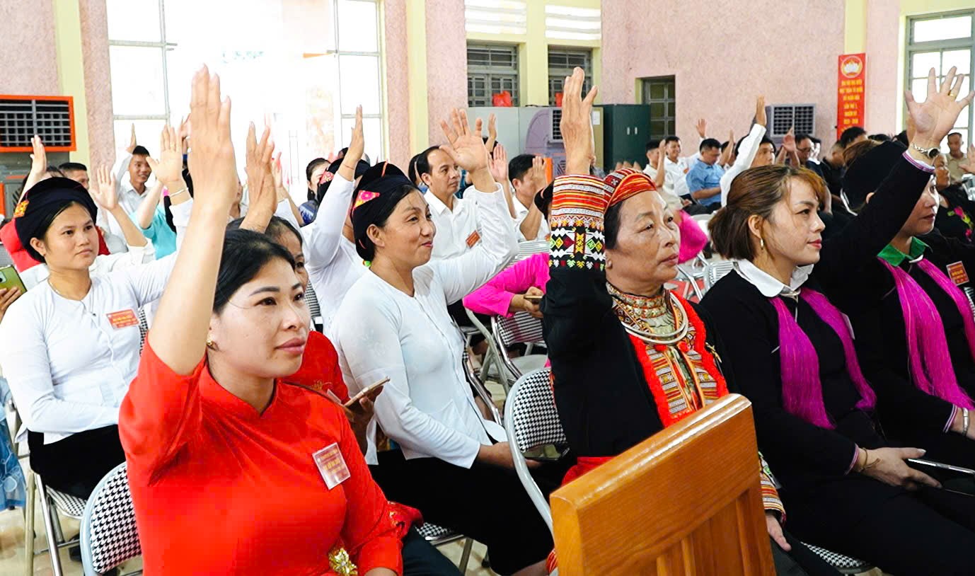 Biểu quyết hiệp thương cử đại biểu dự Đại hội MTTQ Việt Nam tỉnh Lào Cai lần thứ I, nhiệm kỳ 2025 - 2030. bieuquyet.jpg