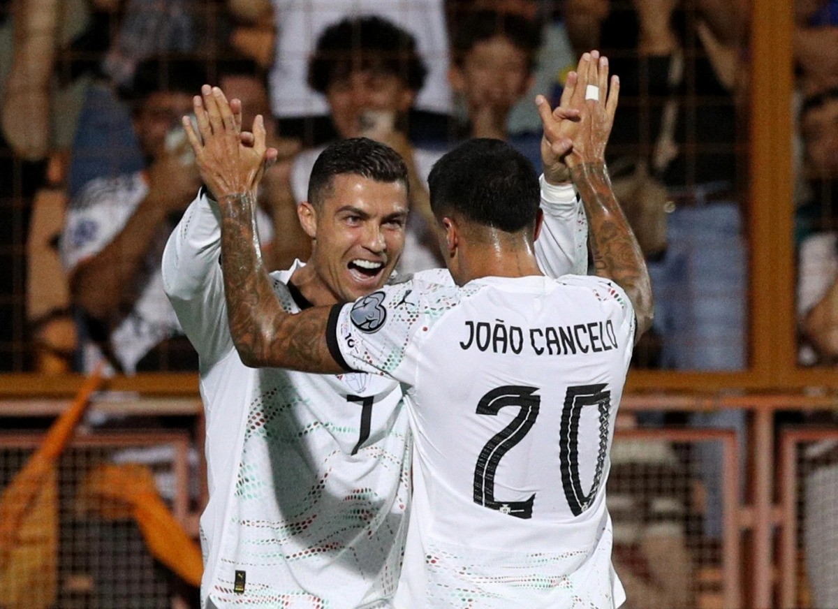 Ronaldo tỏa sáng rực rỡ. ronaldo1.jpg