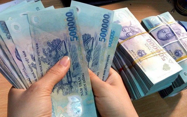 Mức lương tối thiểu tháng dao động từ 3,7 đến 5,31 triệu đồng và mức tối thiểu giờ từ 17.800 đến 25.500 đồng, phân theo 4 vùng kinh tế.