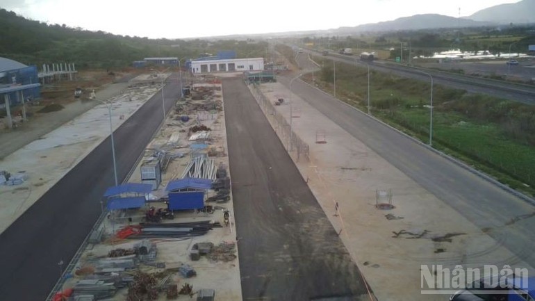 Trạm dừng nghỉ trên tuyến Vĩnh Hảo - Phan Thiết.