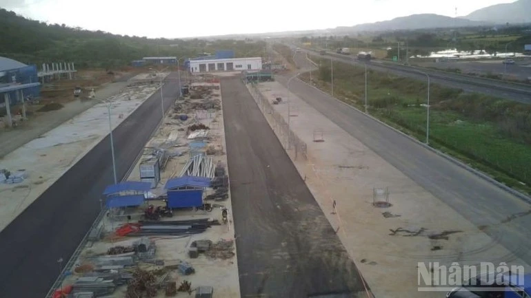 Trạm dừng nghỉ trên tuyến Vĩnh Hảo - Phan Thiết.