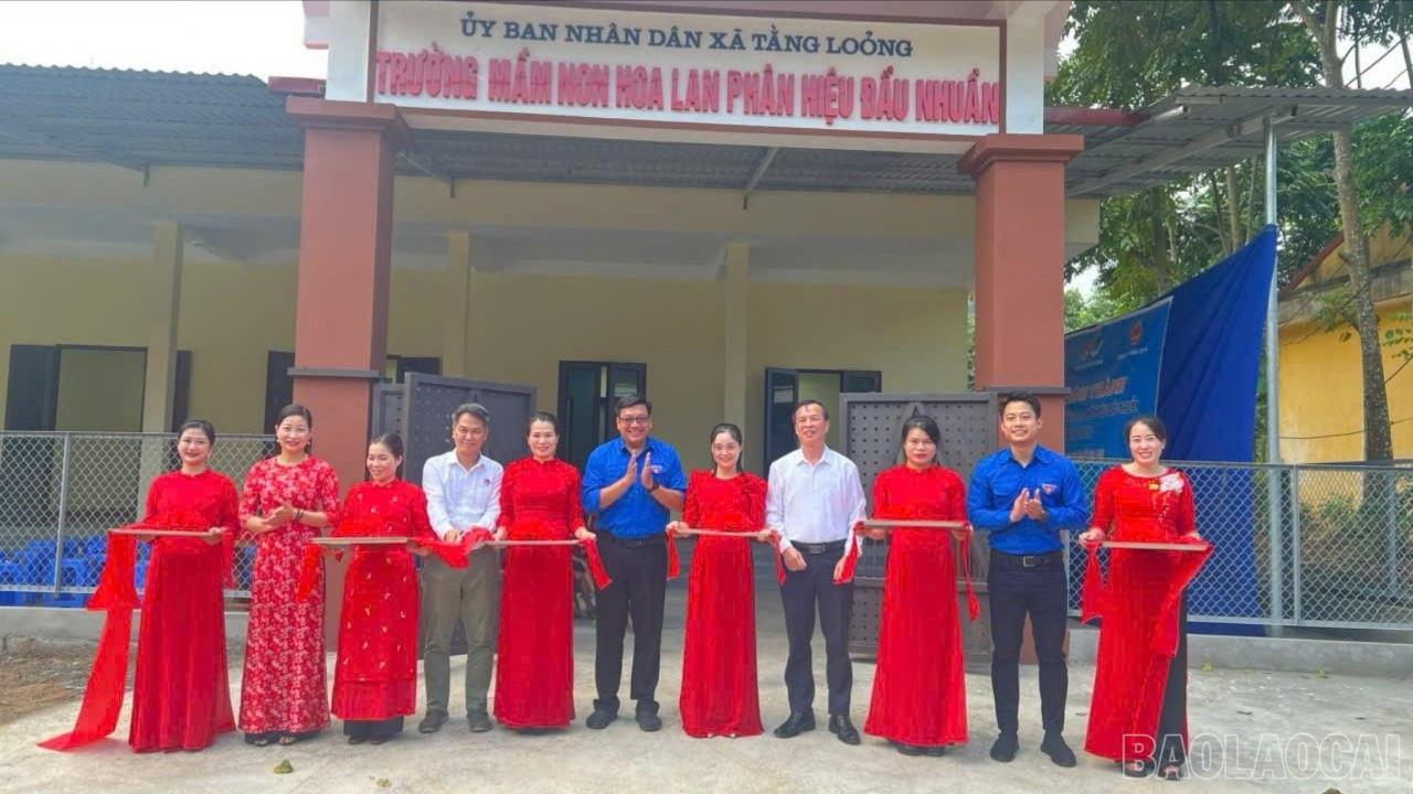 Khánh thành Trường Mầm non Hoa Lan - phân hiệu Đầu Nhuần (xã Tằng Loỏng) với trị giá trên 2 tỷ đồng. baolaocai-br-z7138189244180-8a8aa68e6129ae0eb99b636439d687af.jpg