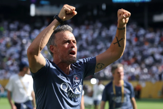 HLV Luis Enrique vui mừng sau khi PSG thắng Real Madrid 4-0 ở bán kết FIFA Club World Cup trên sân MetLife, New Jersey, Mỹ ngày 9/7/2025. HLV Luis Enrique vui mừng sau khi PSG thắng Real Madrid 4-0 ở bán kết FIFA Club World Cup trên sân MetLife, New Jersey, Mỹ ngày 9/7/2025.