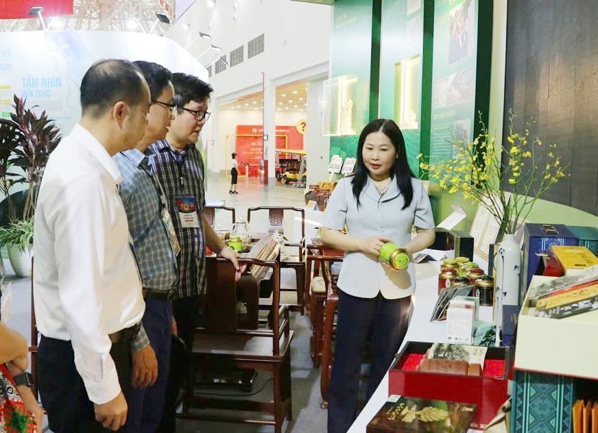Khu vực trưng bày OCOP của tỉnh Lào Cai. Khu vực trưng bày OCOP của tỉnh Lào Cai.