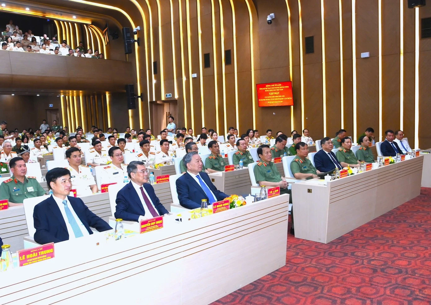 Tổng Bí thư Tô Lâm cùng các đại biểu tại buổi gặp mặt.