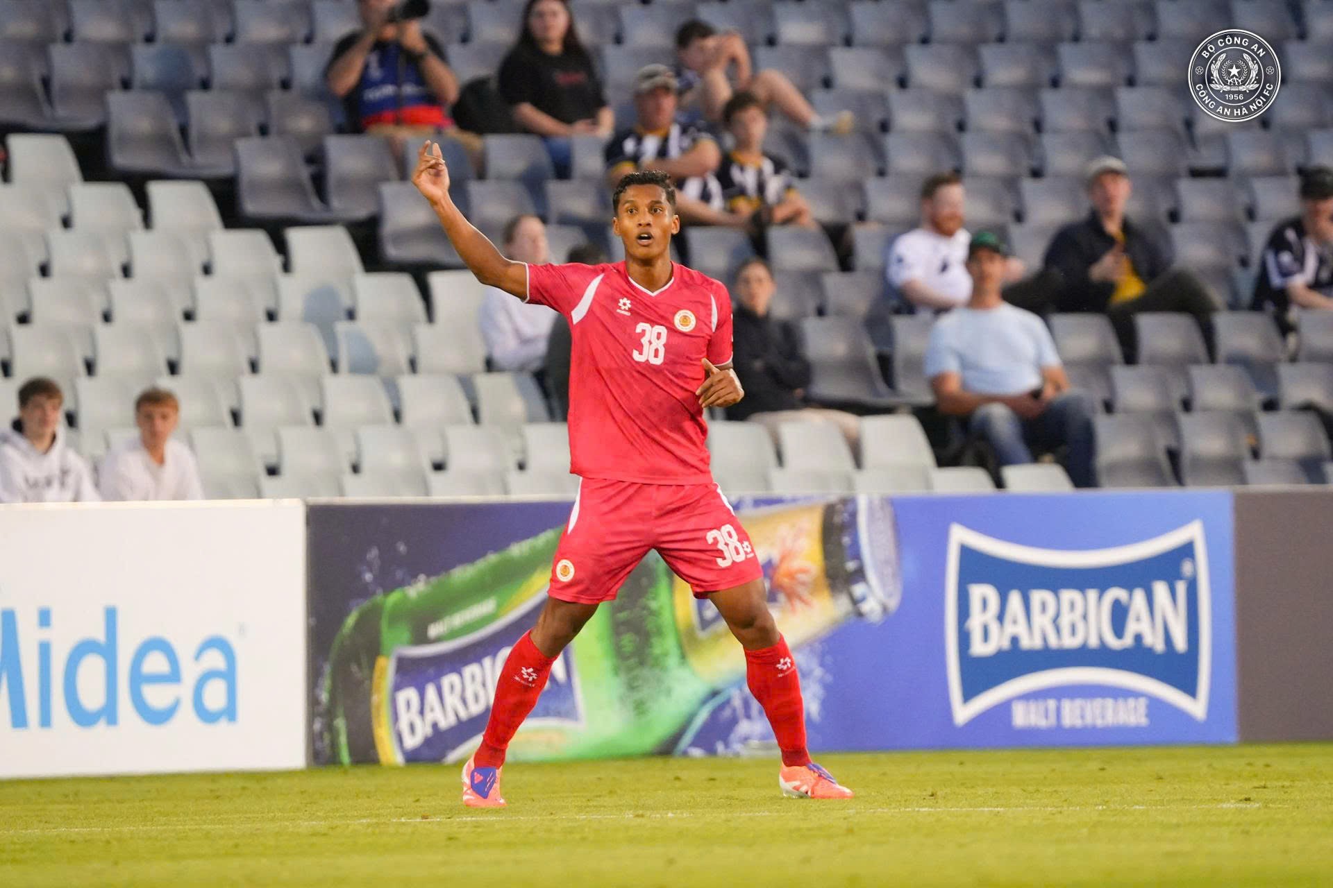 Adou Minh không thể giúp CLB Công an Hà Nội có được 1 điểm trước Macarthur.