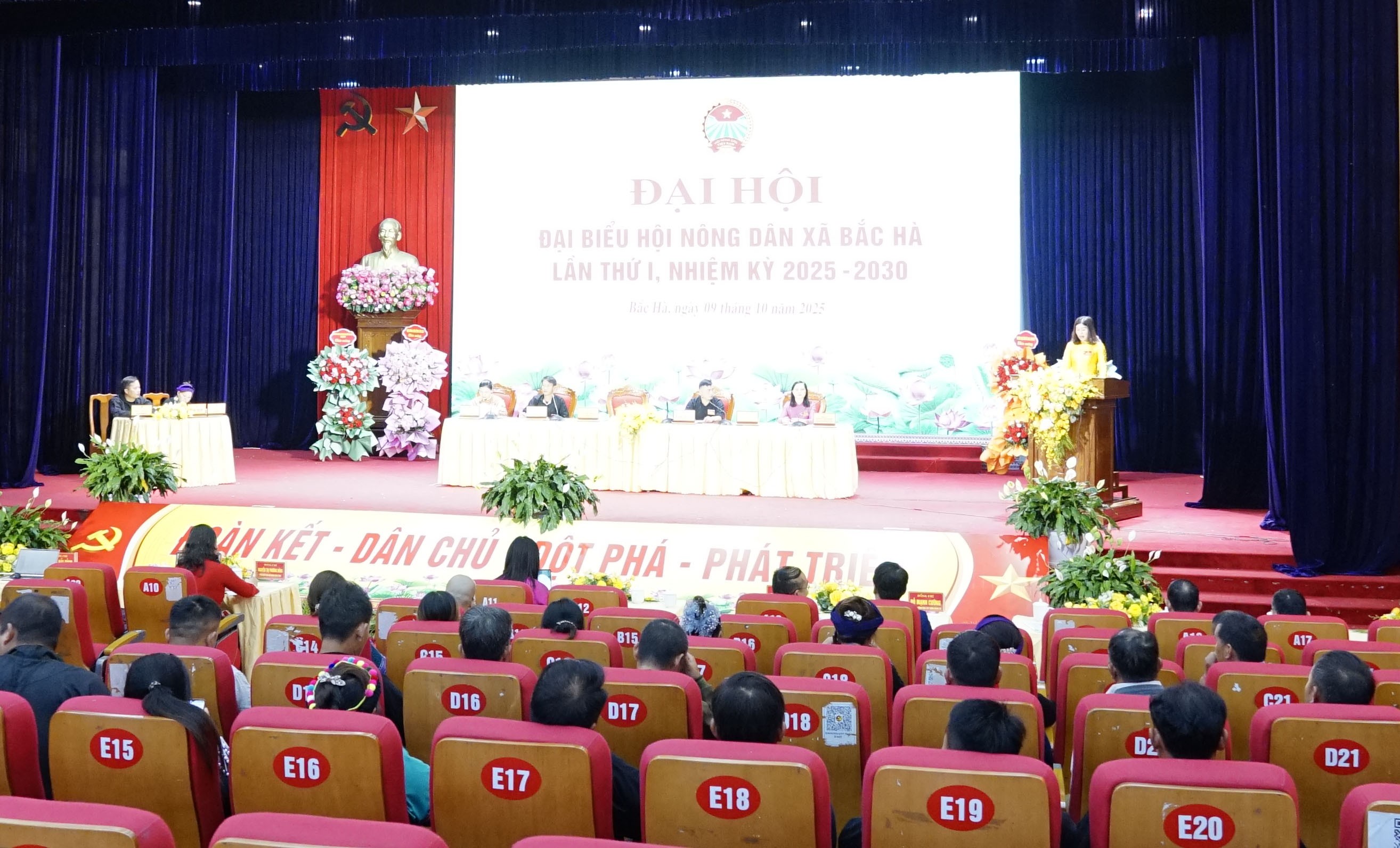 Quang cảnh đại hội. quangcanh-9789.jpg