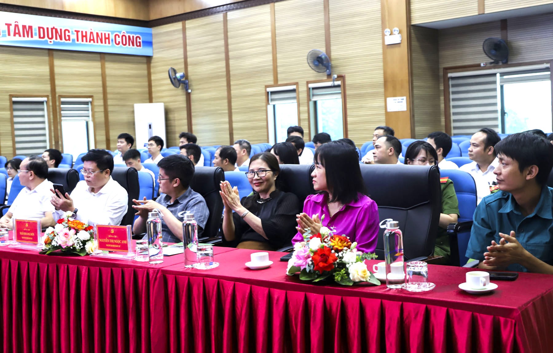 Đại biểu dự Lễ ký kết. dai-dien-lanh-dao-xa-bat-xat-tham-du-buoi-ky-ket.jpg