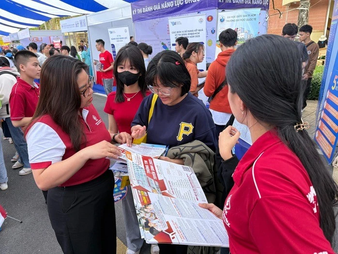 Theo thống kê của Bộ GD - ĐT, trung bình mỗi thí sinh đăng ký khoảng 9 nguyện vọng xét tuyển vào ĐH - CĐ năm 2025.