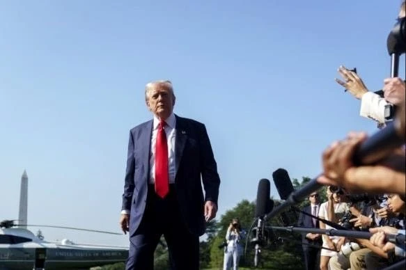 Tổng thống Mỹ Donald Trump tại sân bay Scotland.