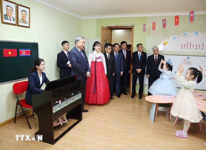 Tổng Bí thư Tô Lâm thăm lớp học mang tên Chủ tịch Hồ Chí Minh. Tổng Bí thư Tô Lâm thăm lớp học mang tên Chủ tịch Hồ Chí Minh.
