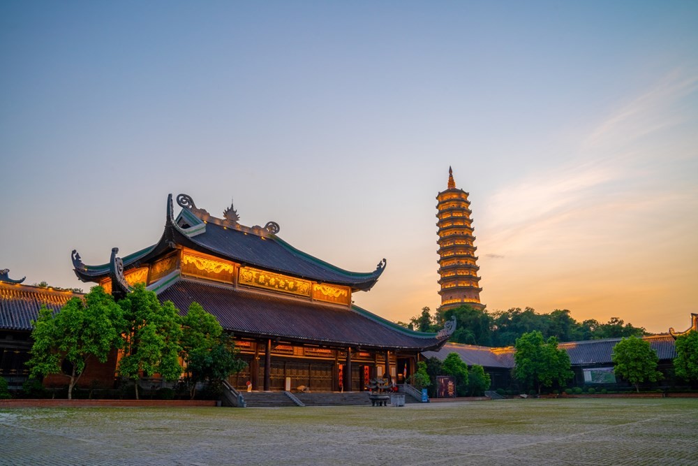 Chùa Bái Đính điểm du lịch tâm linh hấp dẫn đối với du khách trong và ngoài nước. Chùa Bái Đính điểm du lịch tâm linh hấp dẫn đối với du khách trong và ngoài nước.
