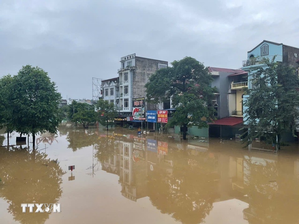 Nhiều khu vực trung tâm tỉnh Thái Nguyên bị ngập sâu. thainguyenngap5.jpg