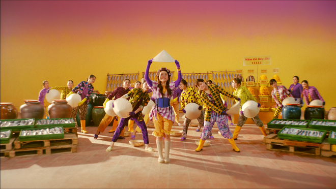 Nghệ sỹ Nhân dân Thanh Hoa cùng Trúc Nhân, Phương Mỹ Chi trong MV.