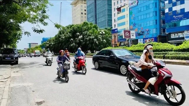 Nắng nóng ở Bắc Bộ dịu dần từ 1/8. nang-nong-lu-quat-sat-lo-2-44053945627303646246549-13124591296769609032474-1674.jpg