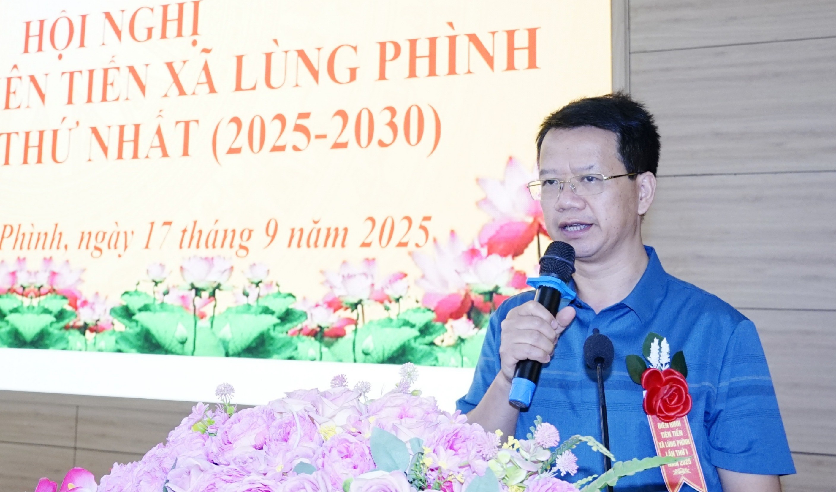 Đồng chí Trần Hoàng Tuân – Bí thư Đảng ủy xã Lùng Phình phát biểu tại Hội nghị. dsc2570-1163.jpg