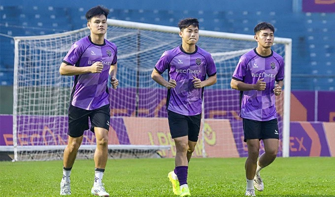 Hồ Tấn Tài quay trở lại tập luyện cùng Becamex TP.HCM sau chấn thương đầu gối.