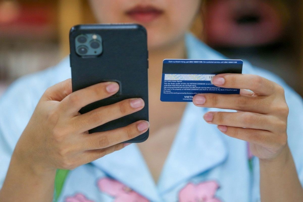 Tổ chức, cá nhân vi phạm hành chính nếu không nộp phạt sẽ bị phong tỏa tài khoản.