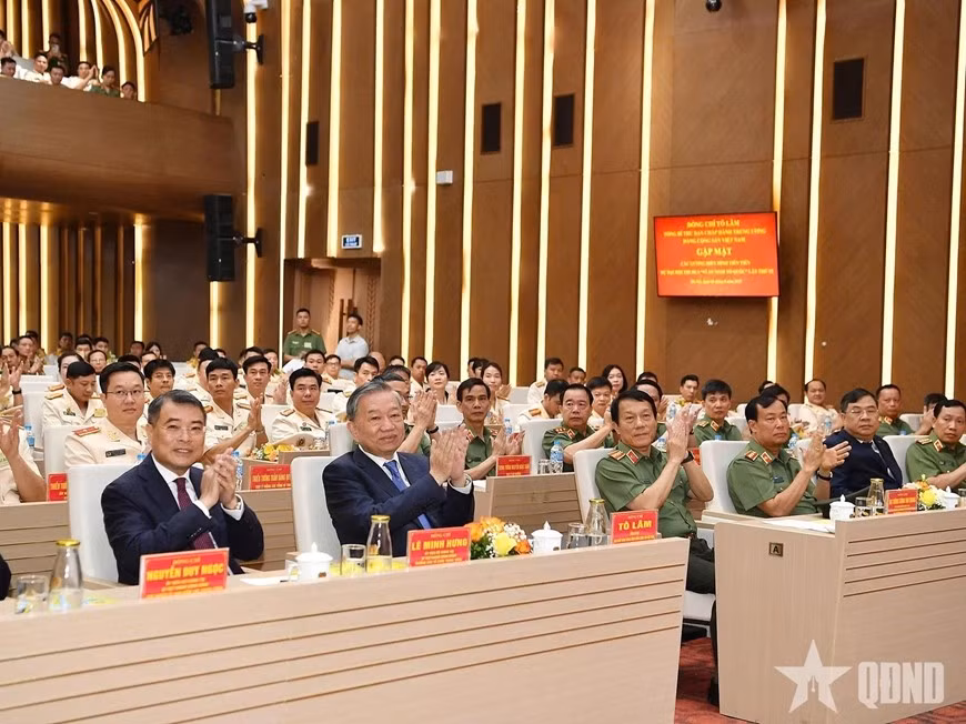 Tổng Bí thư Tô Lâm và các đại biểu tại buổi gặp mặt.