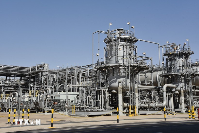 Nhà máy lọc dầu tại Dammam, Saudi Arabia. opec-resize.jpg