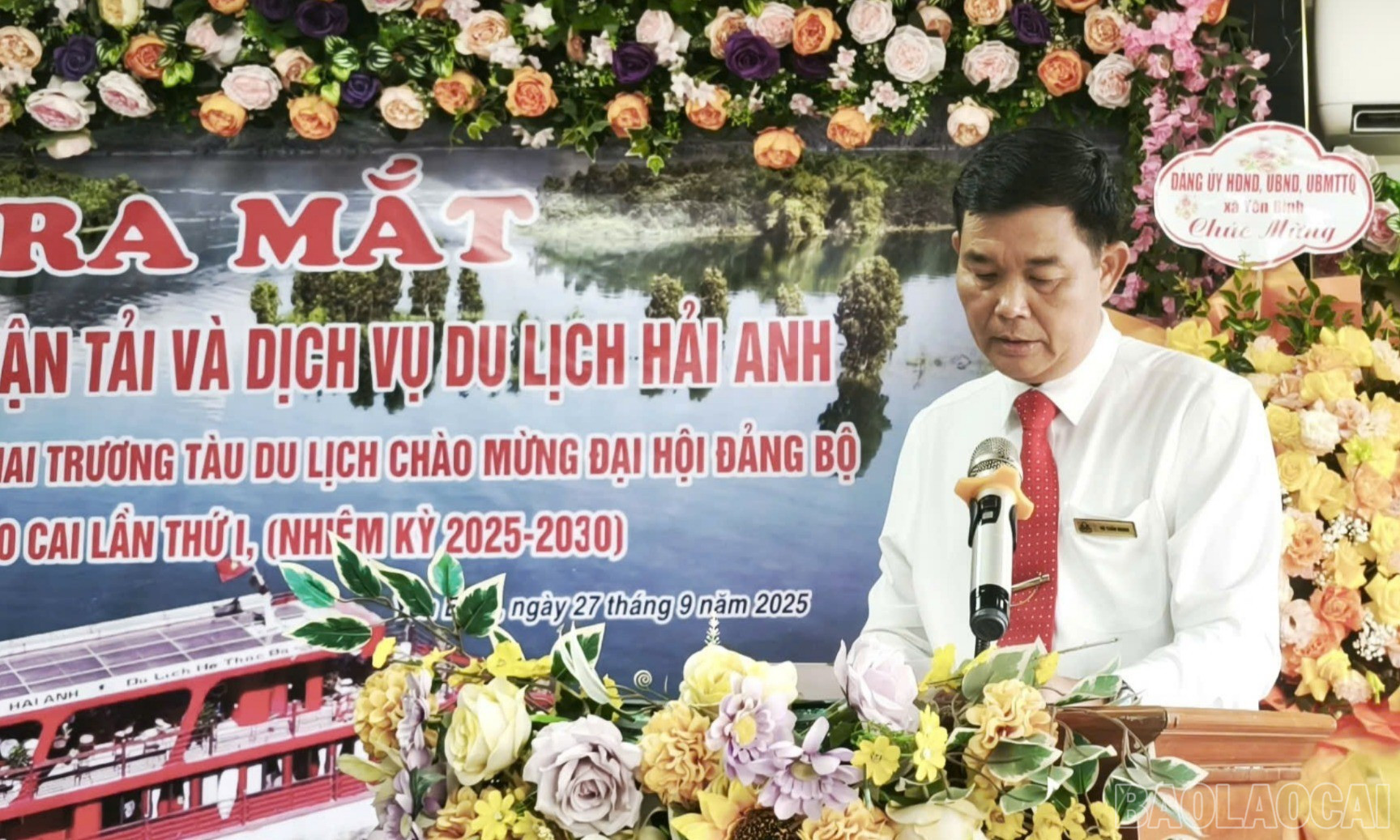Đại diện Hợp tác xã Vận tải và Dịch vụ du lịch Hải Anh phát biểu tại lễ ra mắt. baolaocai-br_dai-dien-htx-pb.jpg