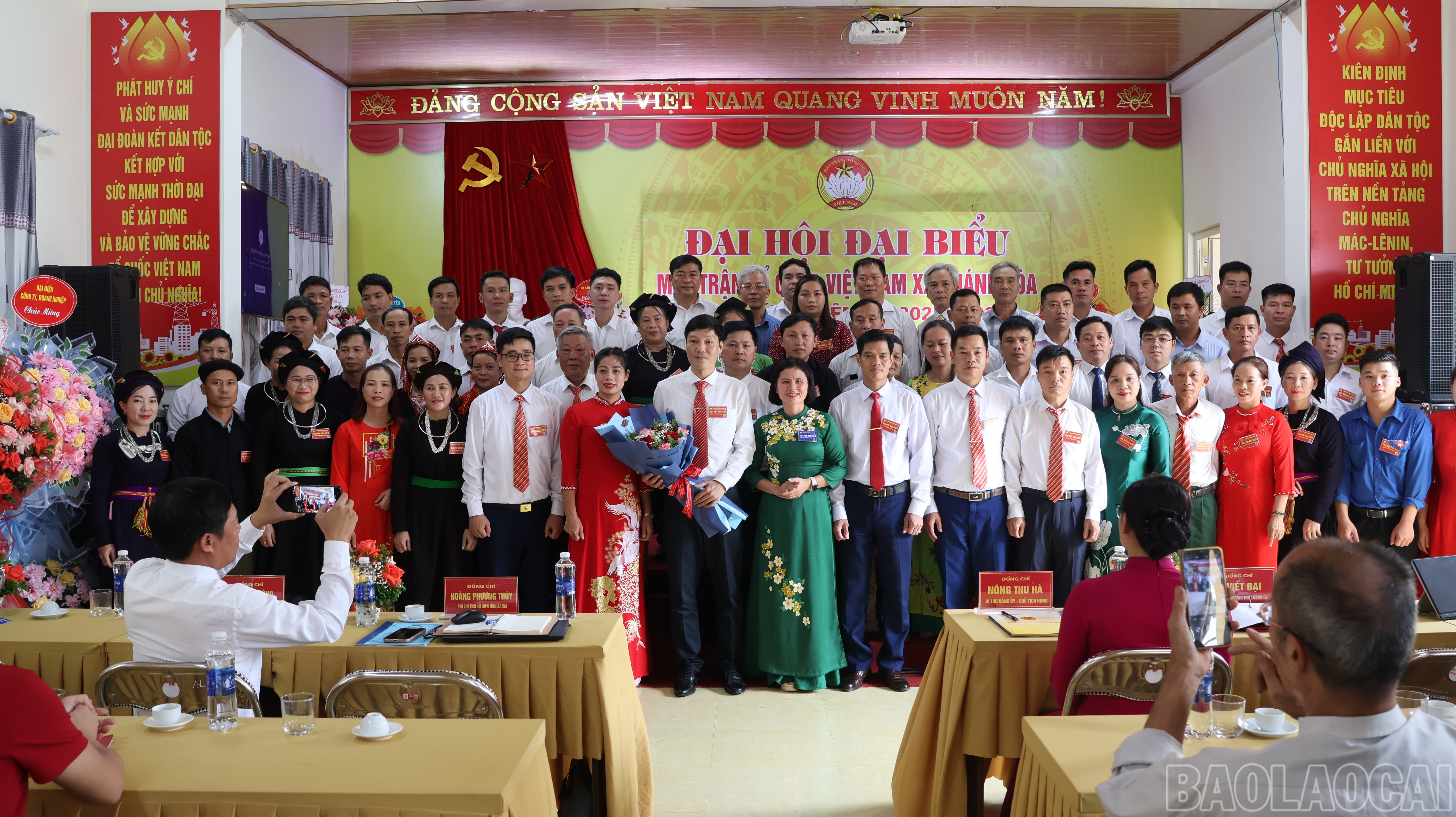 Ủy viên Ủy ban MTTQ Việt Nam xã Khánh Hòa nhiệm kỳ 2025 - 2030 ra mắt đại hội. baolaocai-br_ramat-9921.jpg