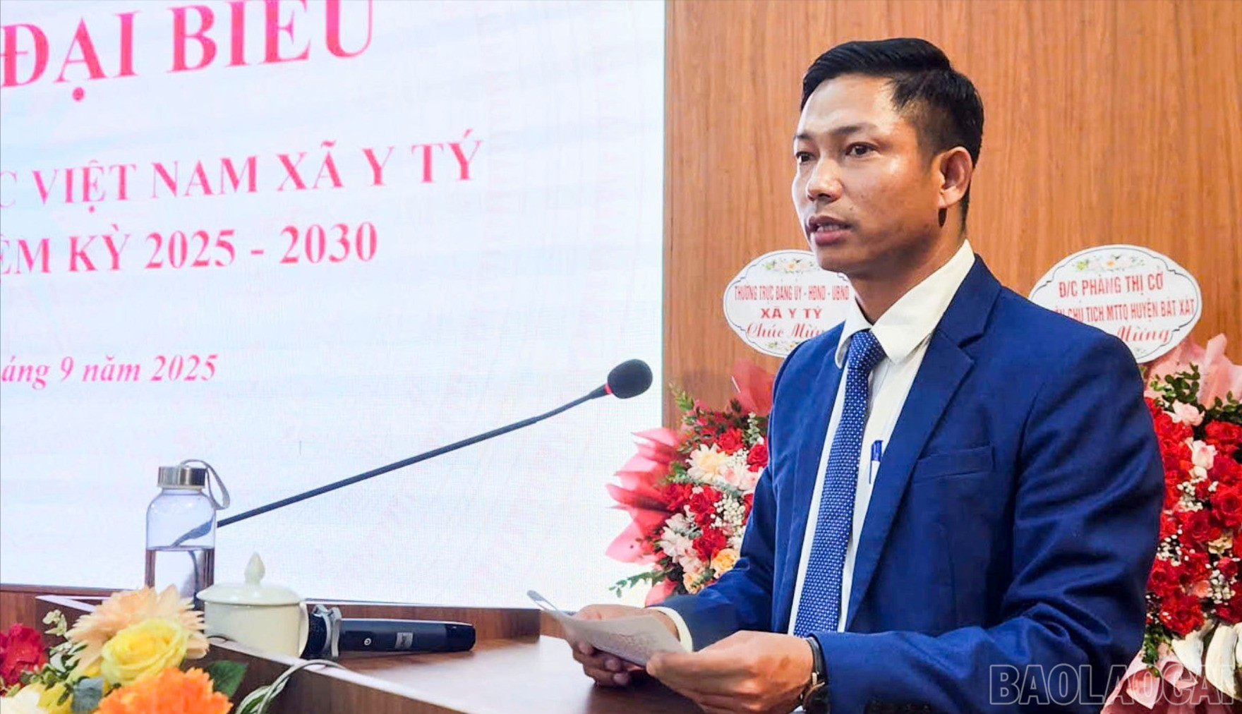 Đồng chí Sần Thó Suy - Chủ tịch Ủy ban MTTQ xã Y Tý phát biểu khai mạc đại hội. baolaocai-br_phatbieukhaimac-9406.jpg