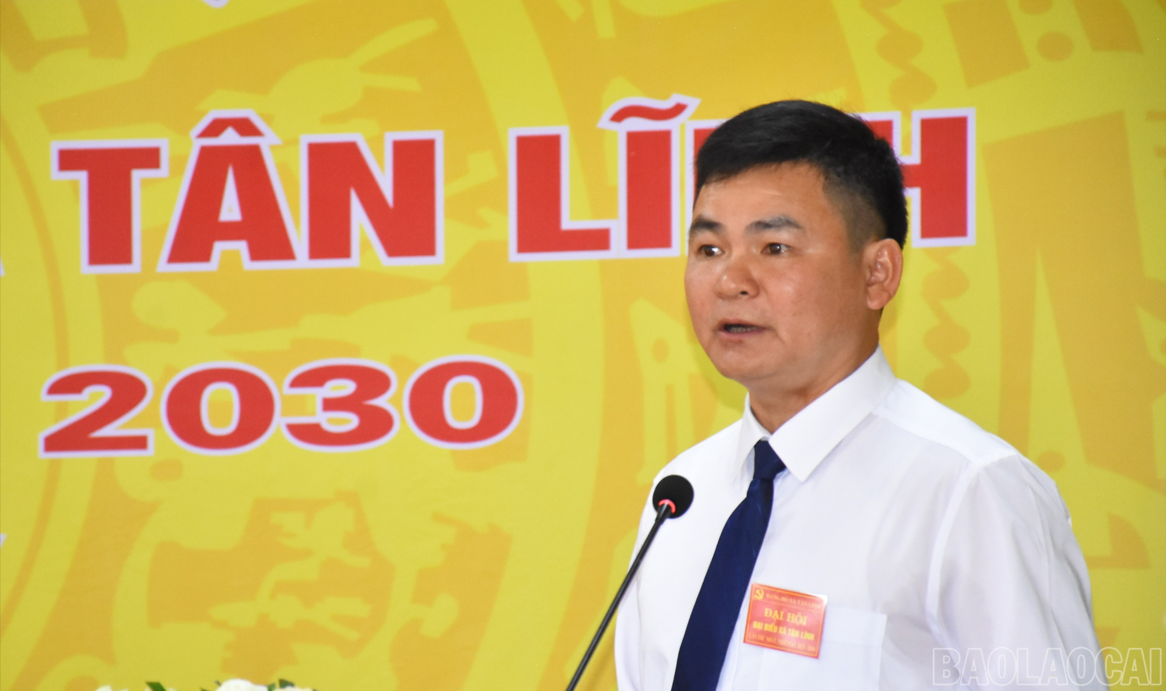Đồng chí Hoàng Văn Câu - Chủ tịch Ủy ban MTTQ xã phát biểu tại đại hội. baolaocai-br_ongcau-3020.jpg