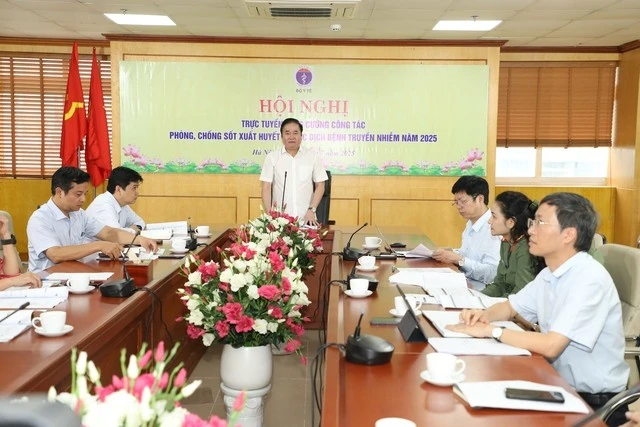 TS. Hoàng Minh Đức - Cục trưởng Cục Phòng bệnh Chủ trì hội nghị trực tuyến.