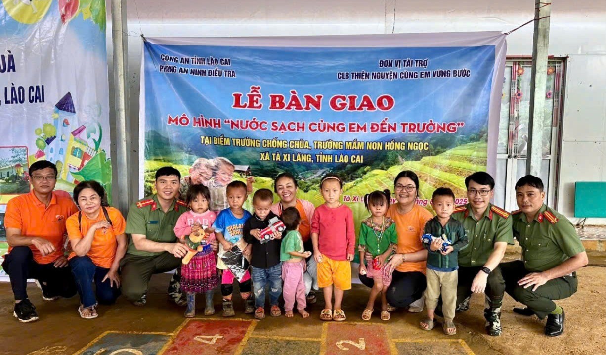 Đường nước sạch và những phần quà ý nghĩa đến với thầy trò điểm trường ngay trước thềm năm học mới. nhung-phan-qua-y-nghia-va-duong-nuoc-sach-duoc-keo-ve-diem-truong-la-niem-vui-lon-nhat-cua-thay-tro-nha-truong-khi-nam-hoc-moi-sap-den-8013.jpg