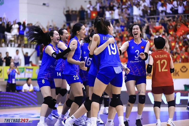 Tuyển nữ Việt Nam đã có 3 set đấu xuất sắc để lội ngược dòng trước Thái Lan.